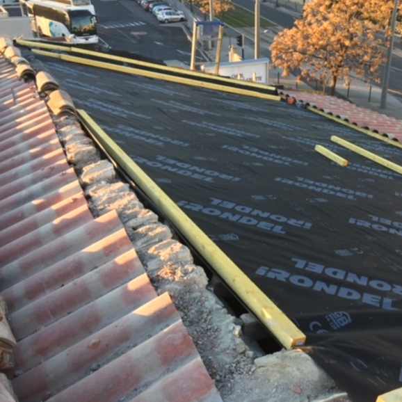 Pose d'écran sous toiture à Nîmes