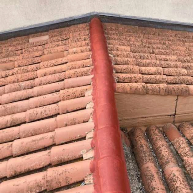 rénovation de faîtage et réfection d'une toiture en tuiles à nîmes